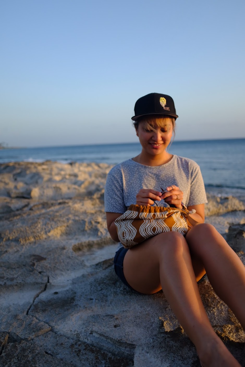 Photo of Arisa knitting on the beach on April 27, 2019.
